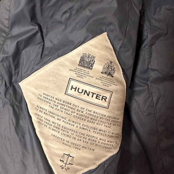 Waterproof jacket. Down filled light. Hunter brand size M - Picture 3 of 5
